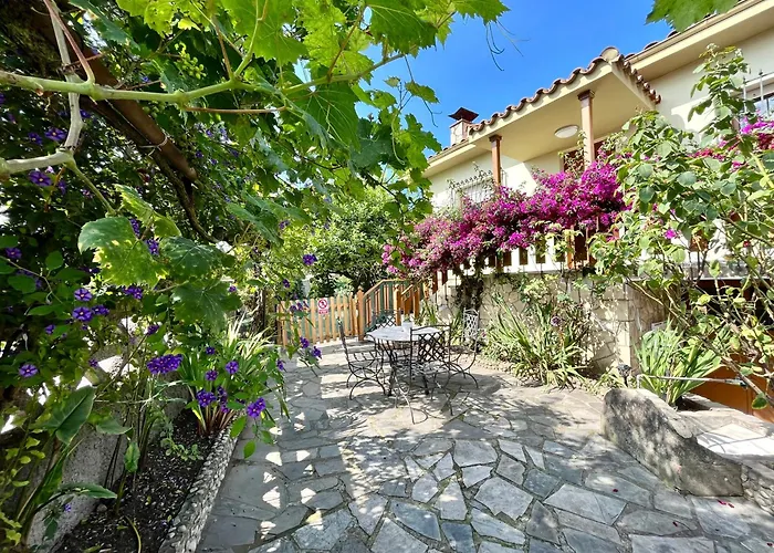 La Casa De La Buganvilla Gijon